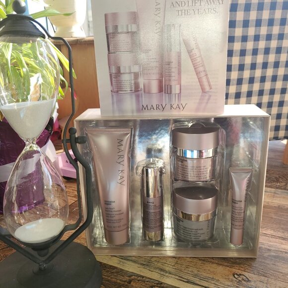 Mary Kay TimeWise Repair Volu-Firm  Set - Picture 7 of 8